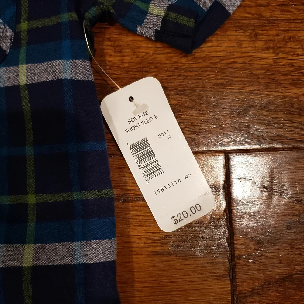 NWT - Fission Boy's Short Sleeve Button Down Shirt - Size S(8)